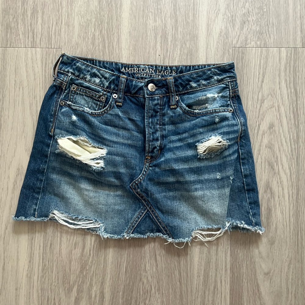 American Eagle Distressed Denim Mini Skirt Raw Hem Y2K Festival Blue Jean Size 2